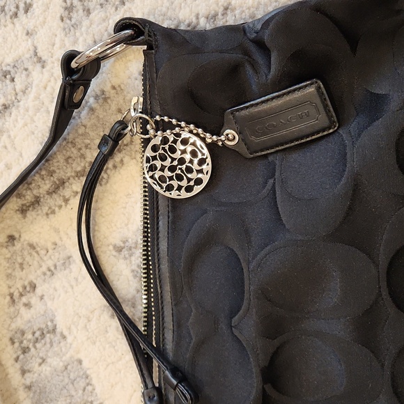 Coach logo and leather black shoulder purse - Picture 2 of 4